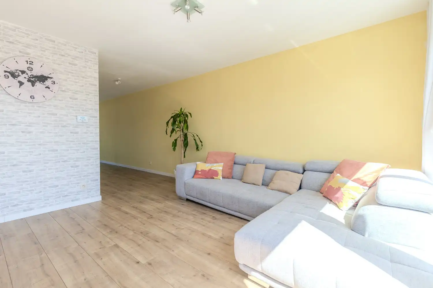 Energiezuinig duplex-appartement met twee slaapkamers, terras en autostaanplaats nabij Maastricht foto 13