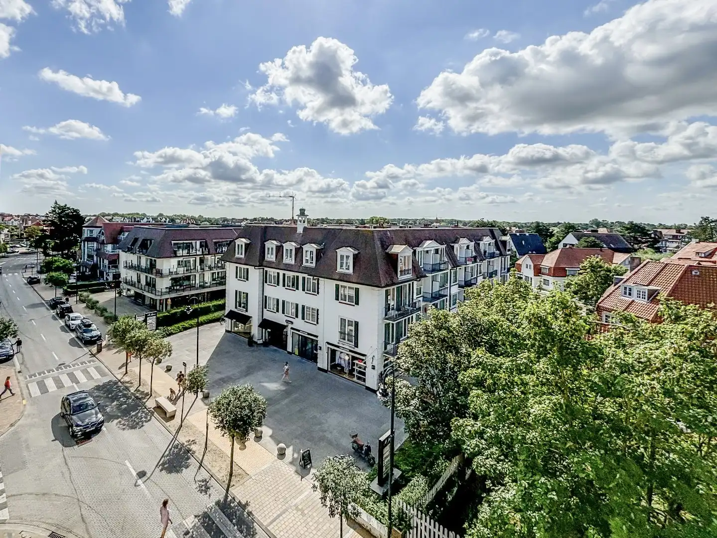 Zeer recent appartement met 1 slaapkamer gelegen op de Kustlaan met prachtig zicht over de villa's van het Zoute. foto 13