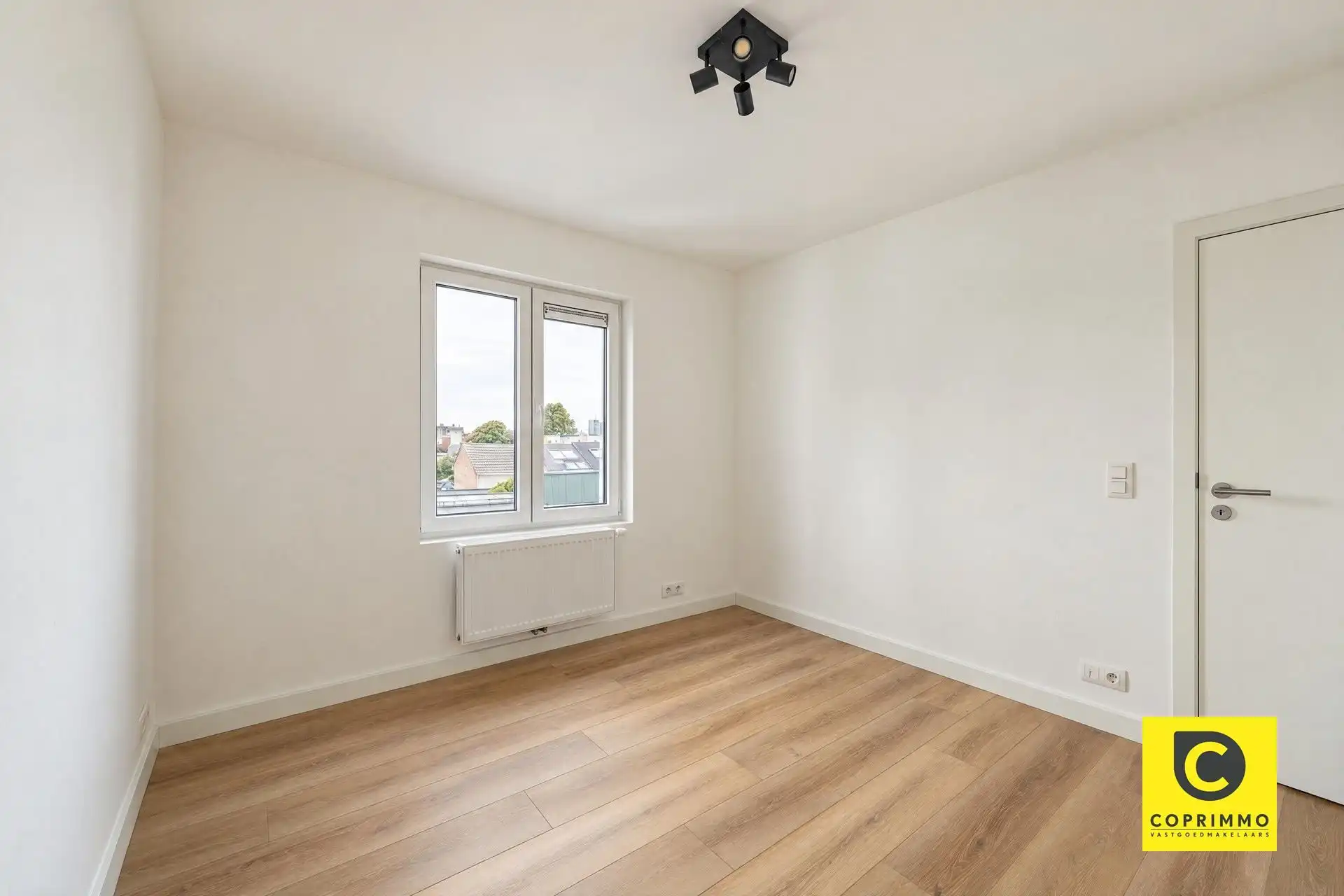 Gerenoveerd pareltje met 3 slpks, stadskoer &  garage te Groenenhoek! foto 12