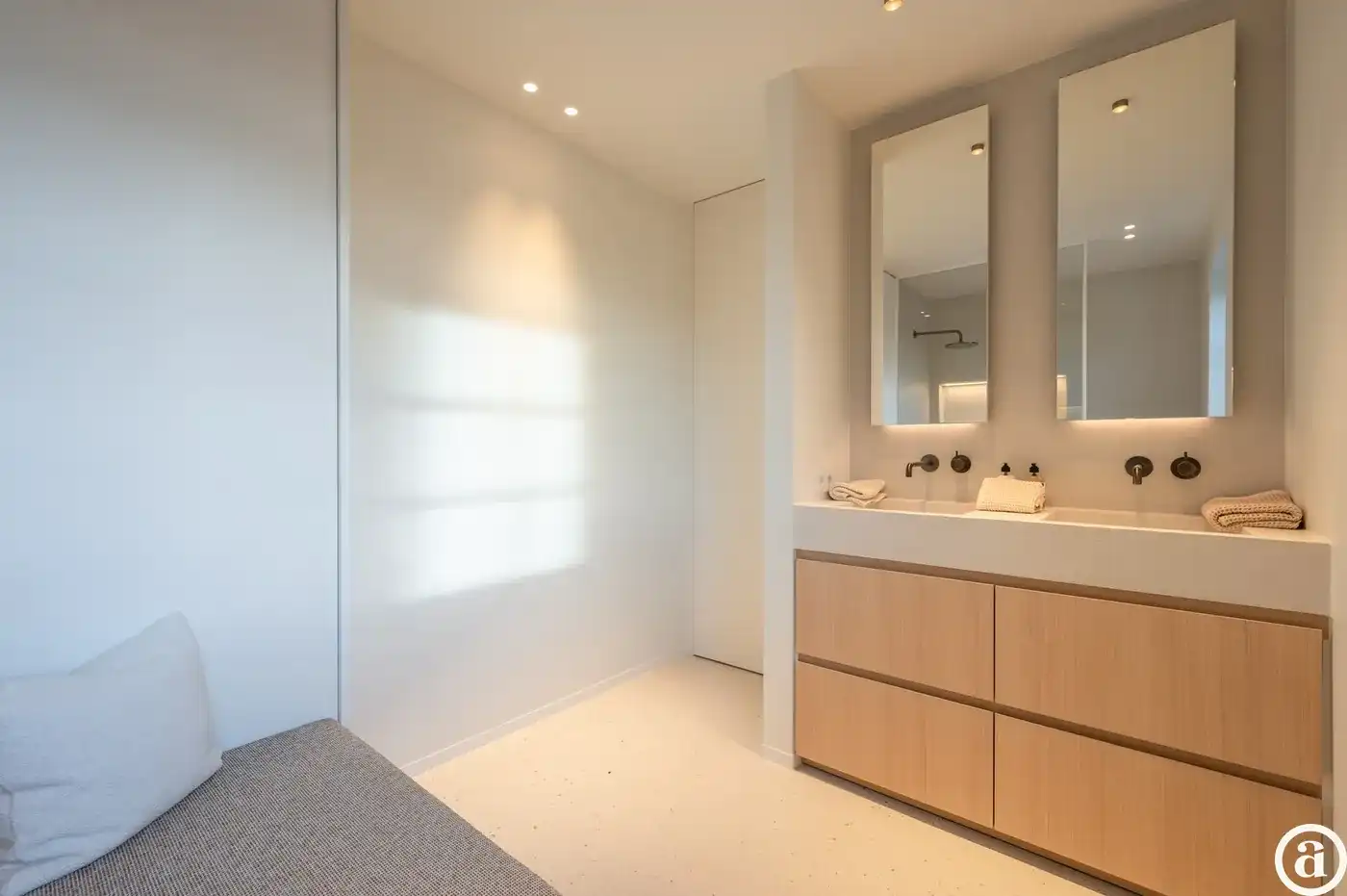 Instapklare nieuwbouwvilla met 5 slaapkamers en zuidgerichte tuin.  foto 25