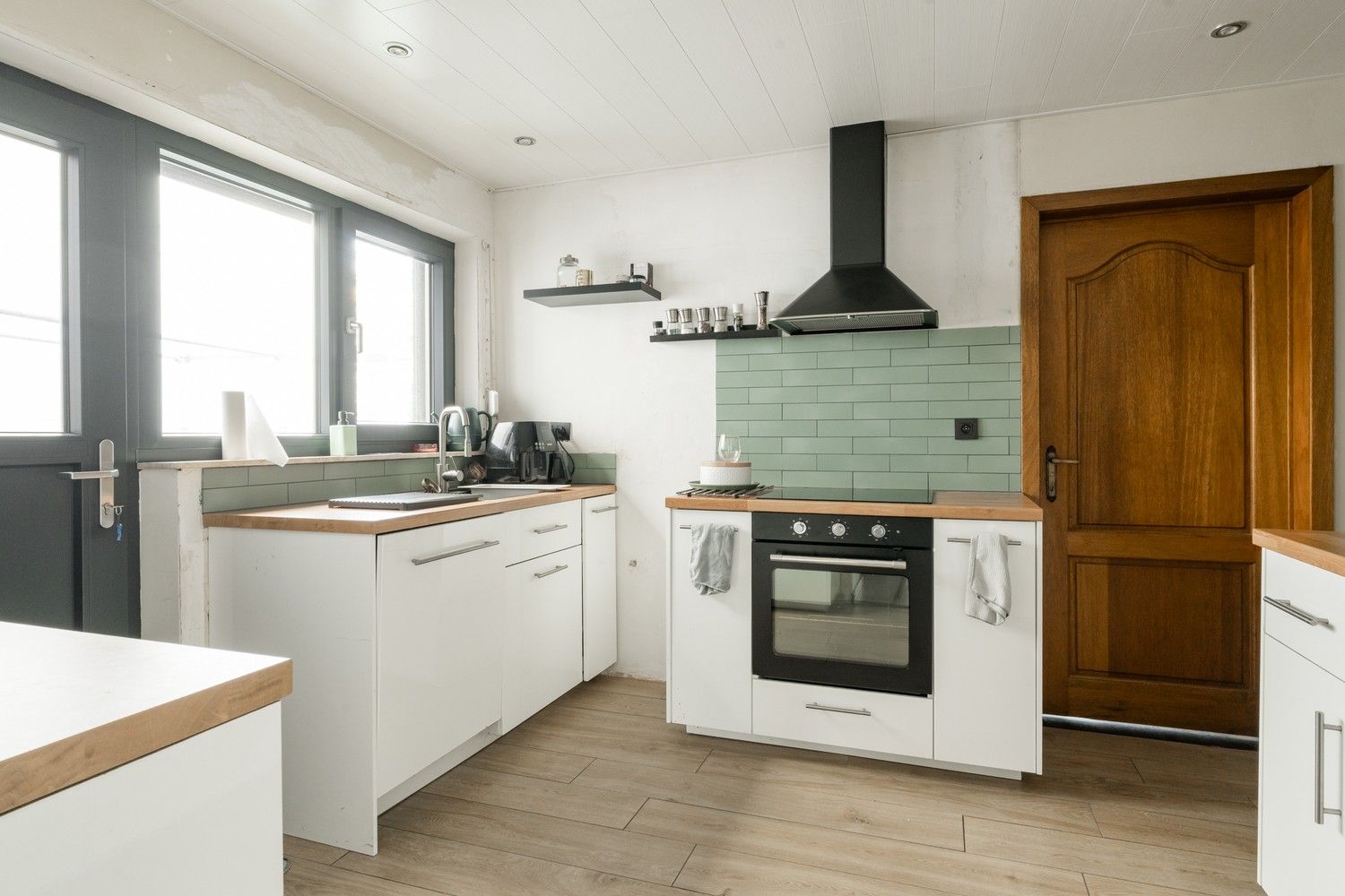 Karaktervolle woning met tal van mogelijkheden in het hart van Neerpelt foto 8