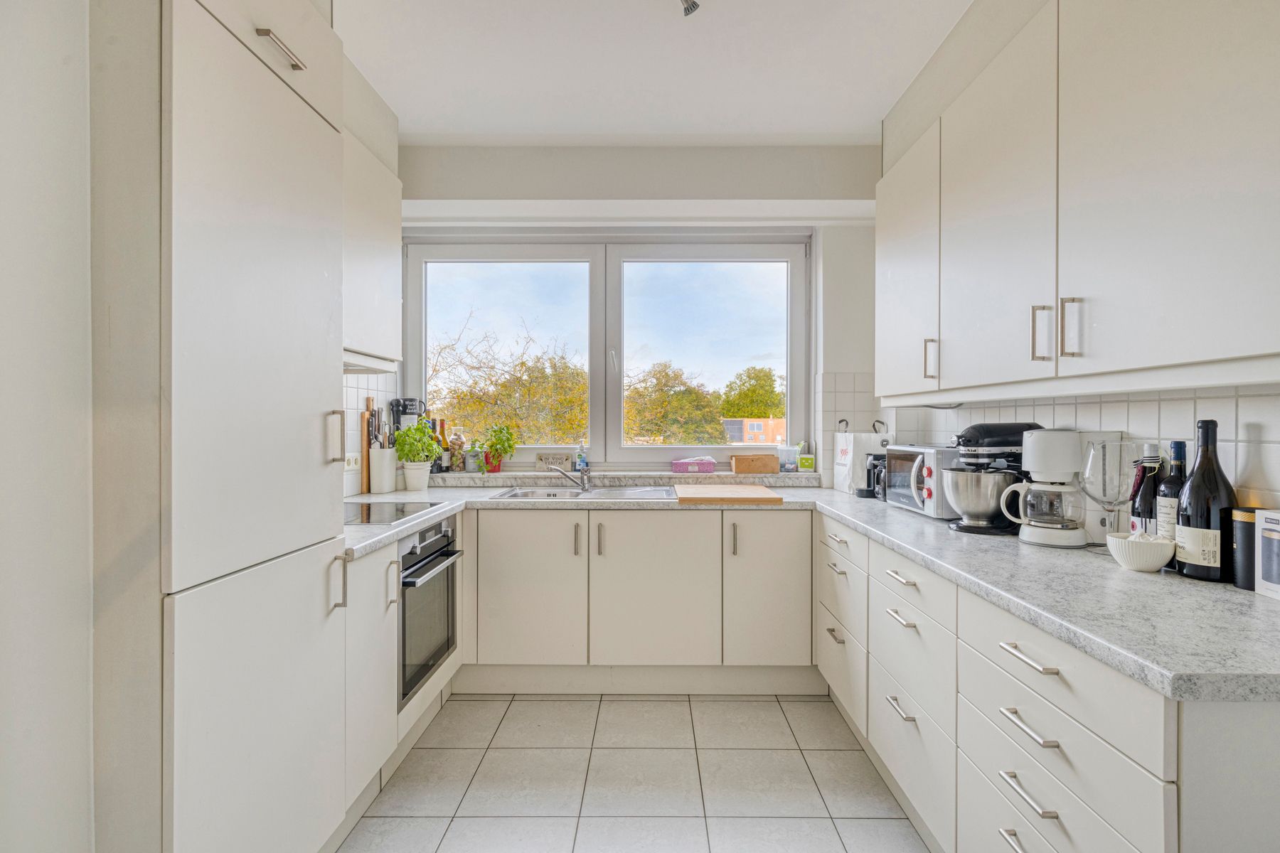 Ruim instapklaar appartement met 3 slaapkamers! foto 8