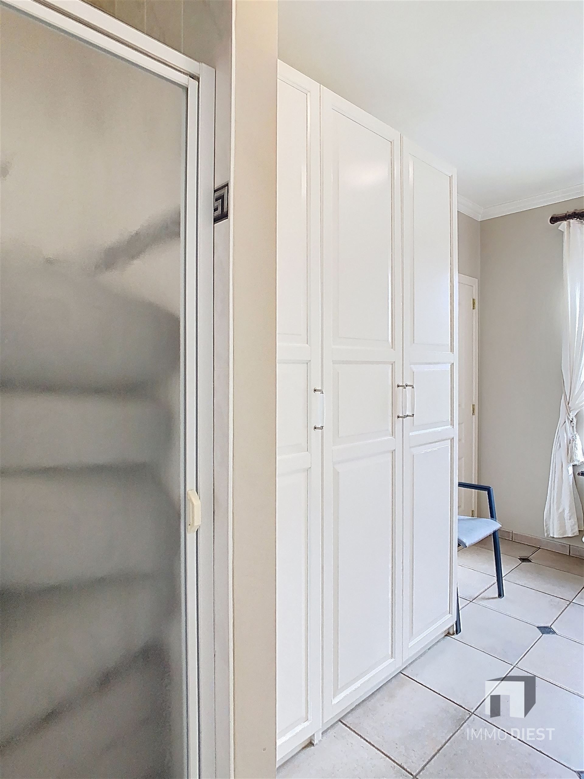 Ontdek deze solide, karaktervolle woning in Veerle met een zeer gunstige ligging op 10 are. foto 15