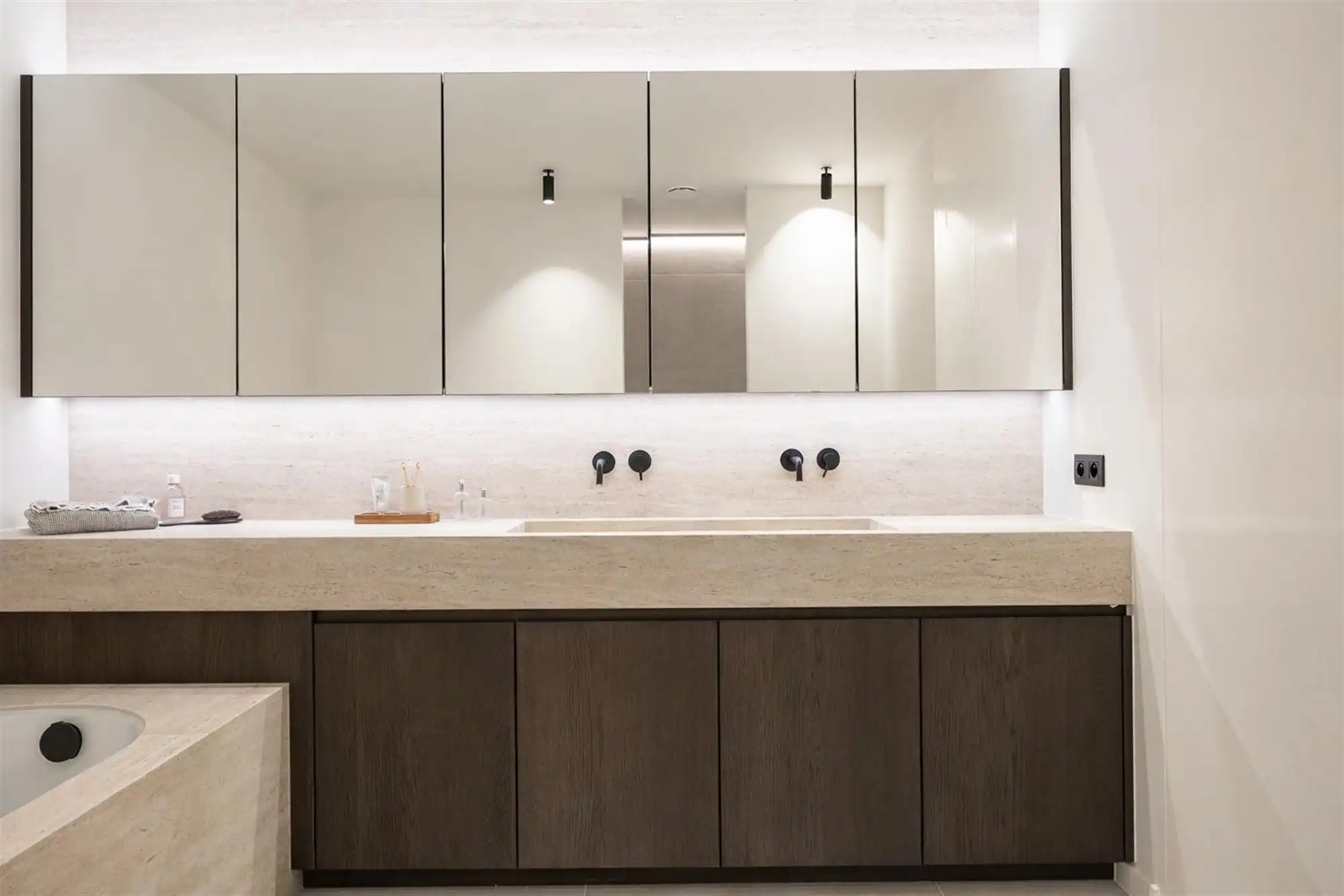 Gelijkvloers wonen met privacy en zonder syndicuskosten! foto 17