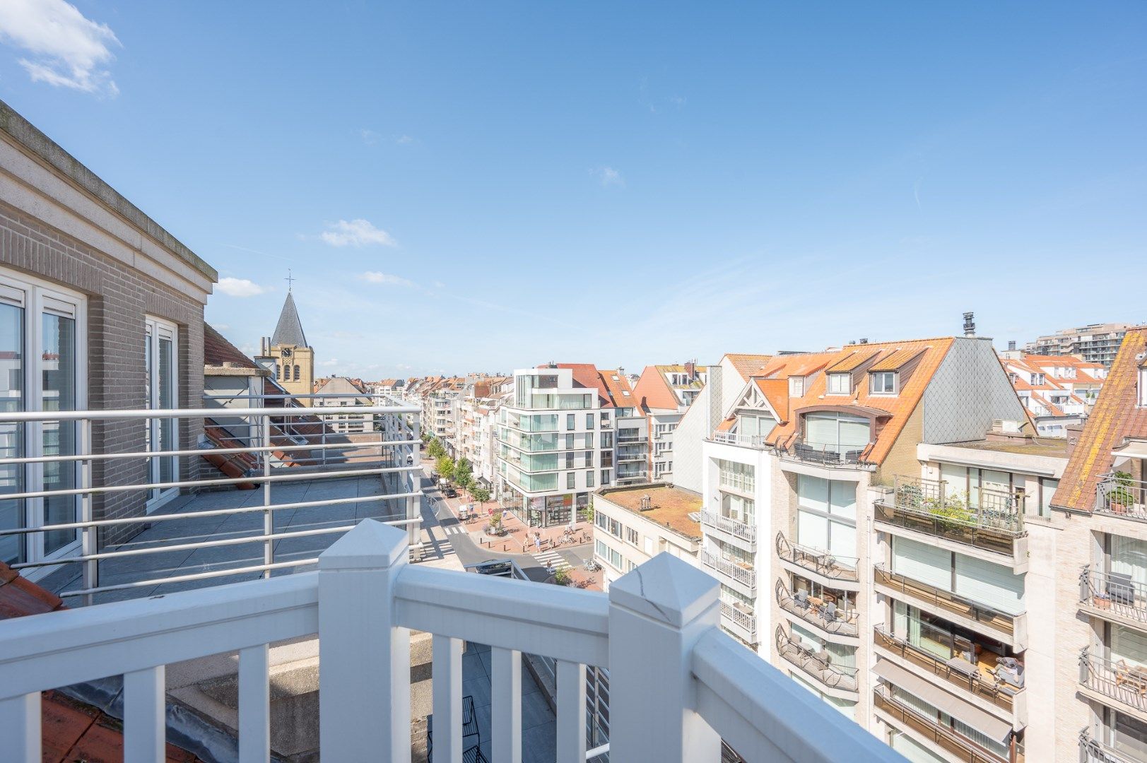 Aangenaam duplexdakappartement met prachtige zonneterrassen gelegen in de Dumortierlaan. foto 6