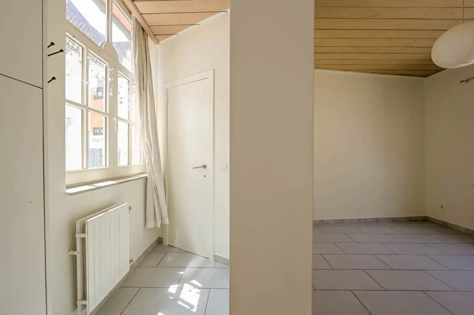 Brugs huis in de schaduw van Jeruzalemkerk, authentieke 16e-17e eeuwse gevel foto 18