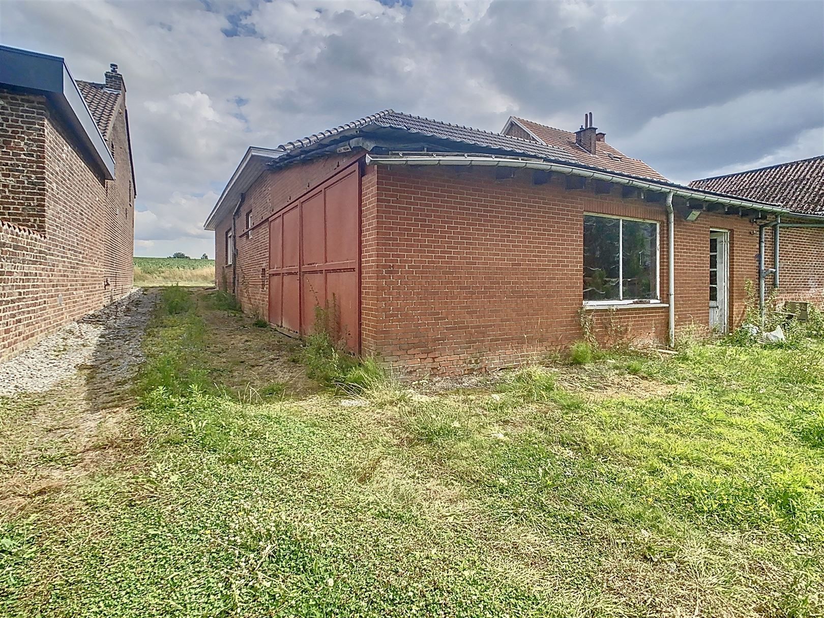 Te renoveren woning met garages, atelier, 12a 57ca foto 5