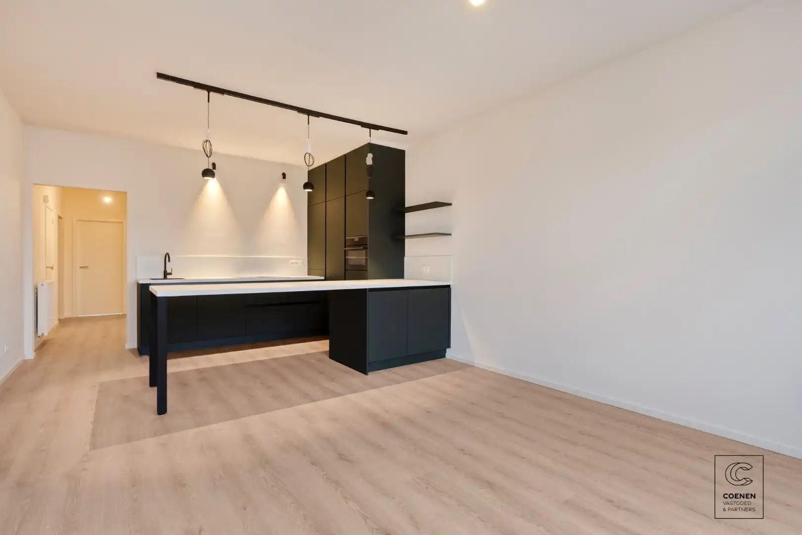 Prachtig gerenoveerd appartement van 87 m² op centrale ligging te Wilrijk! foto 3