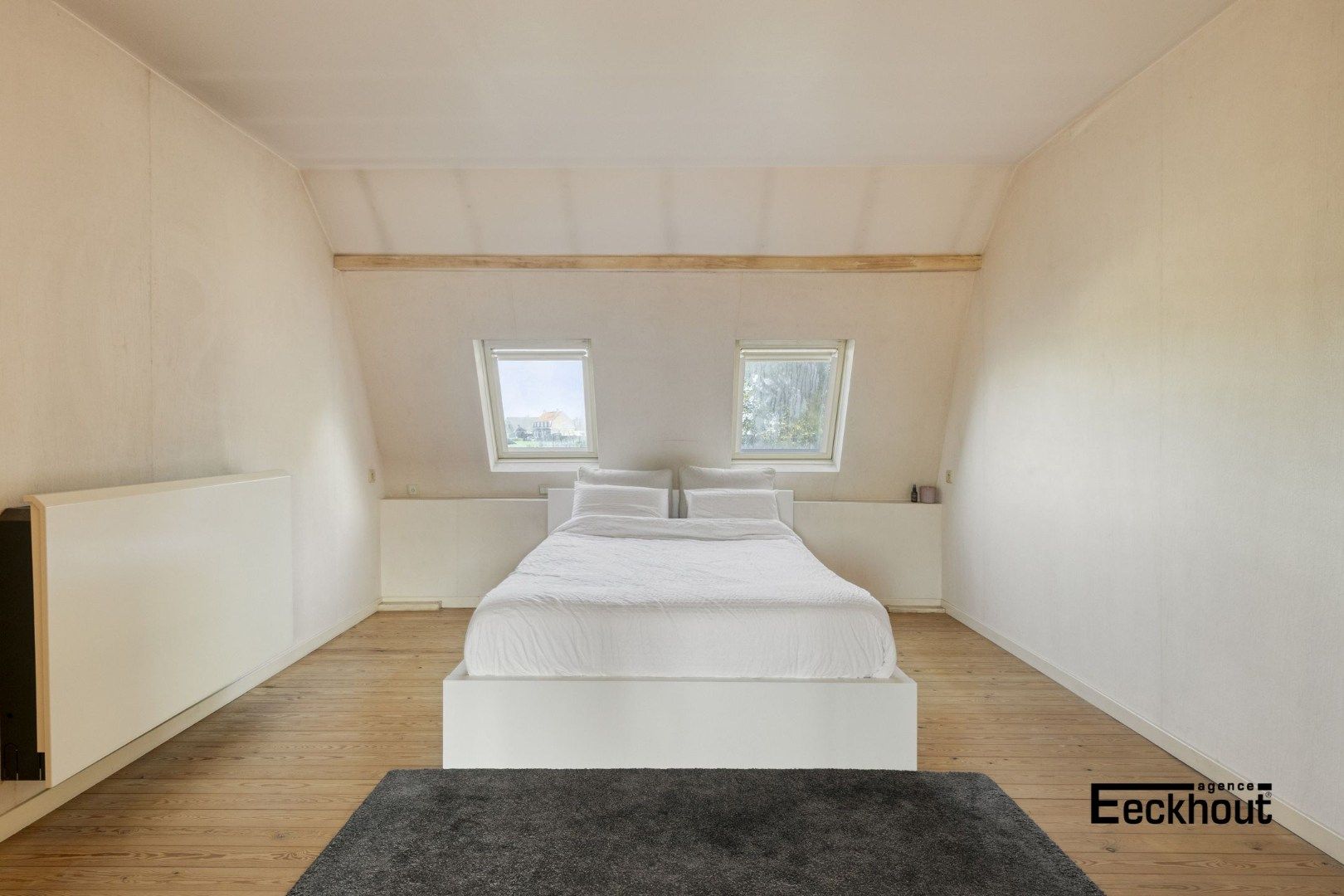 Ruime halfopen woning met prachtige aangelegde tuin en carport voor 2 wagens! foto 21