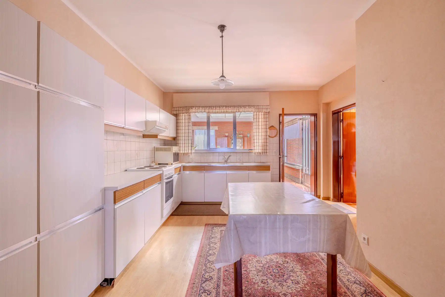 Te renoveren woning met veel potentieel op rustige locatie foto 8