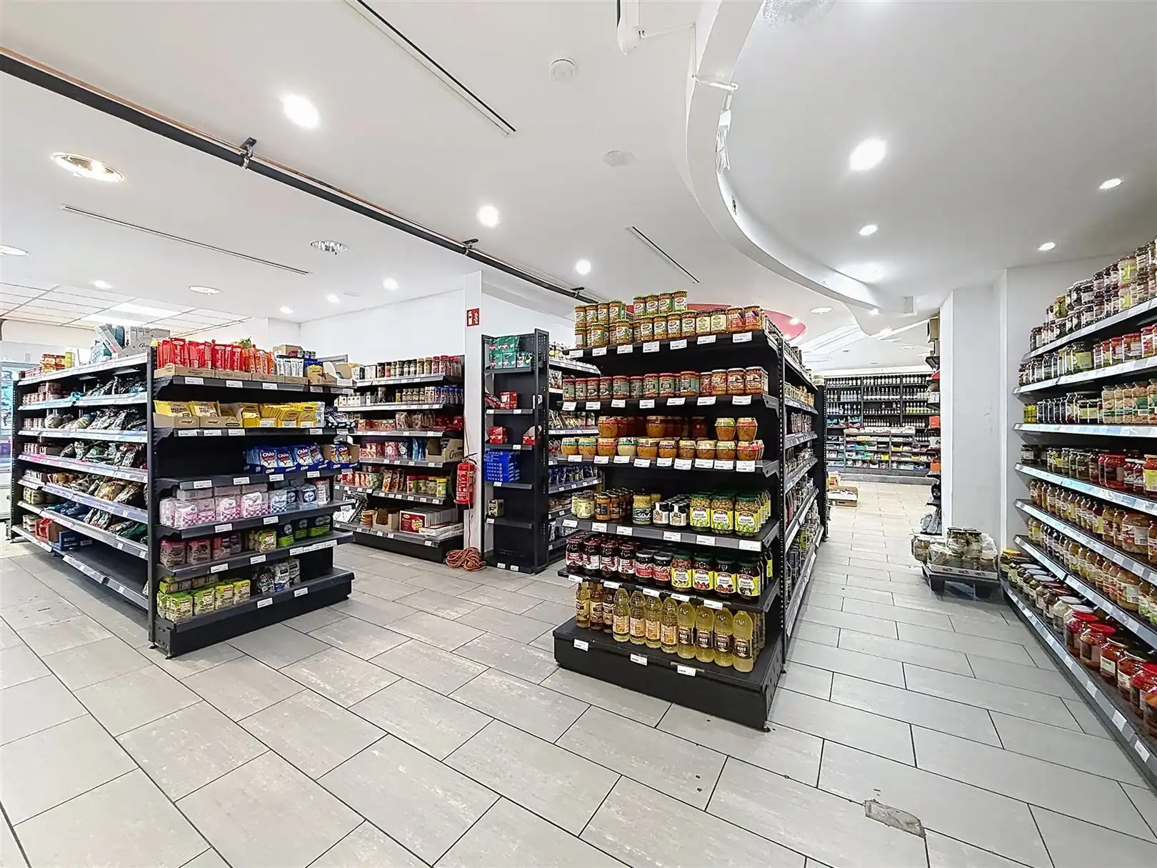 Opbrengsteigendom van 6 APP en handelspand foto 52