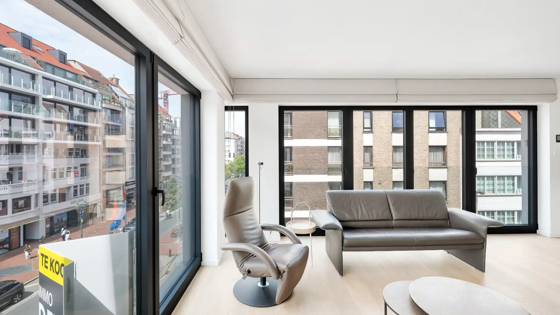 Mooi gerenoveerd, zuidwest georiënteerd HOEKappartement centraal gelegen op de Lippenslaan te Knokke. foto 5