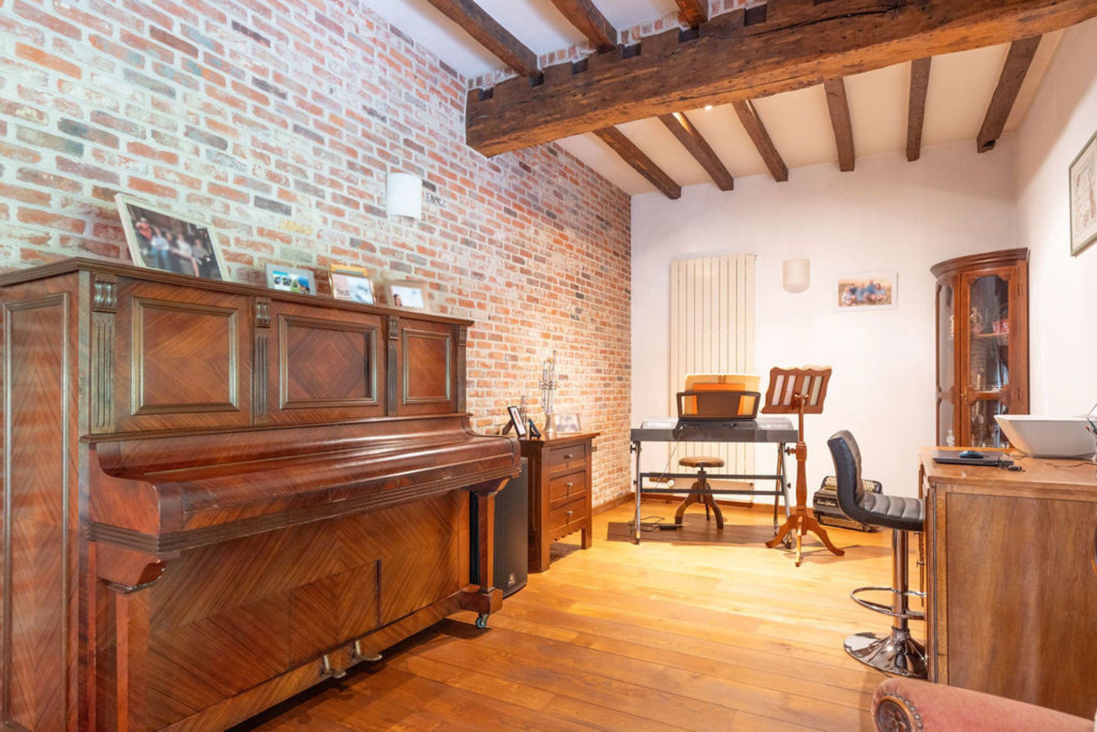 Ruime villa met 6 slpk op 2.295 m² grond met veel privacy foto 16