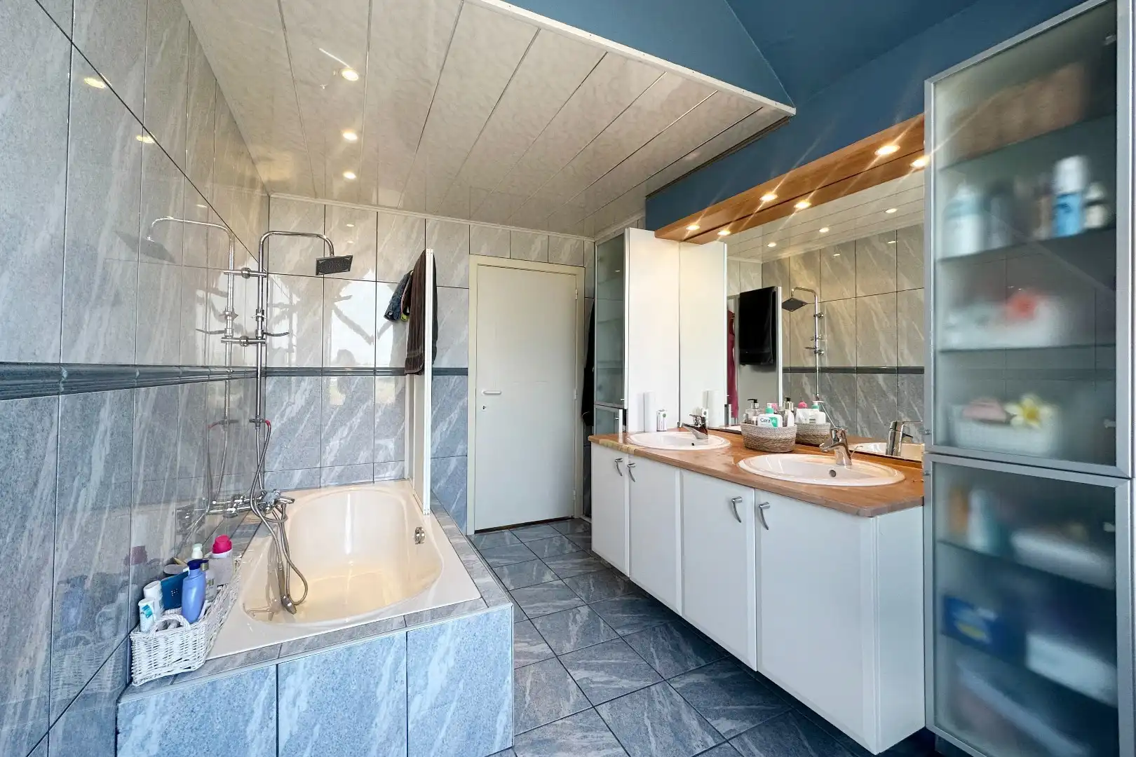 Instapklare woning met landbouwgrond in Assebroek foto 18