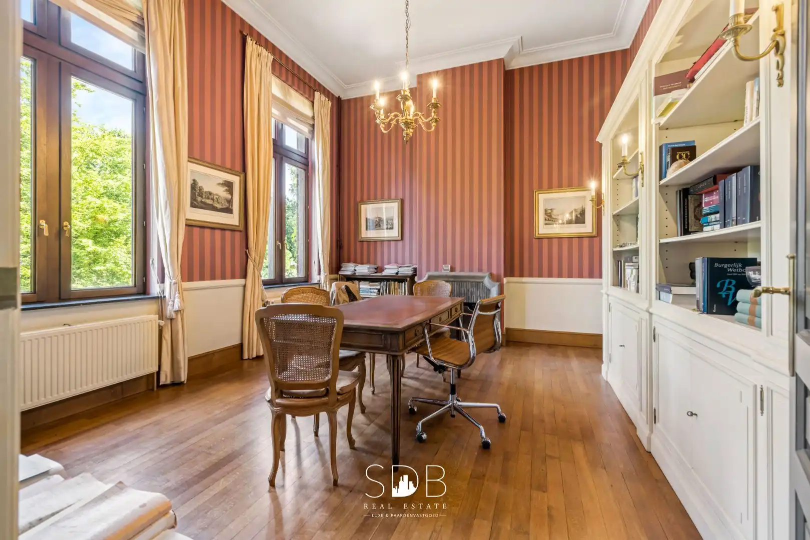 Prachtig kasteel met omringend park, weilanden en stalgebouw op circa 5hectare foto 13