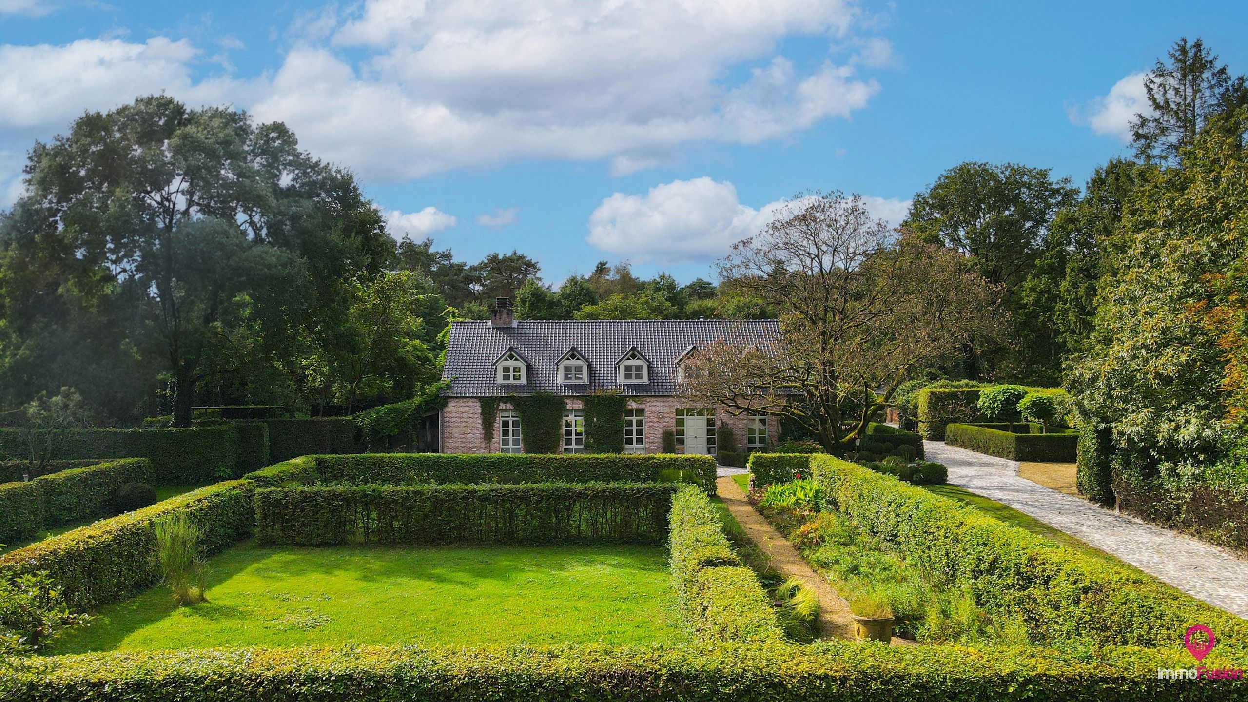Uitzonderlijk gelegen villa met 5 slpks + zwembad op 1,97ha! foto 58