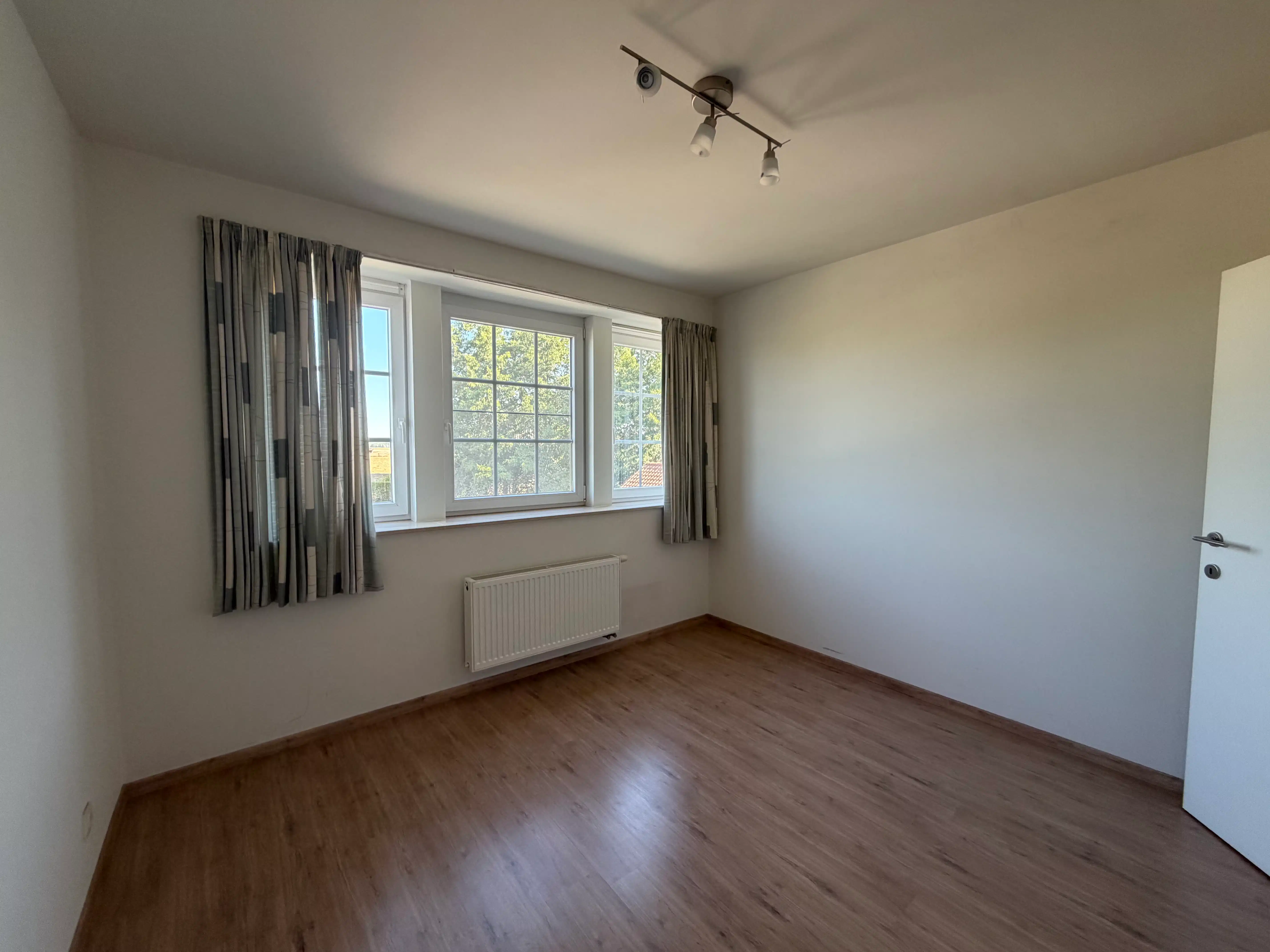 INSTAPKLAAR APPARTEMENT MET TWEE SLAAPKAMERS EN GARAGE foto 9