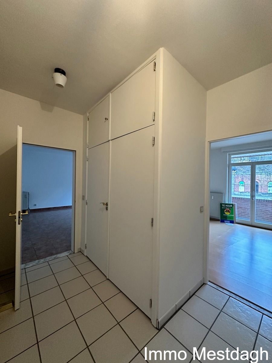 Royaal appartement met garagebox en zicht op de Schaffense Poort. foto 14