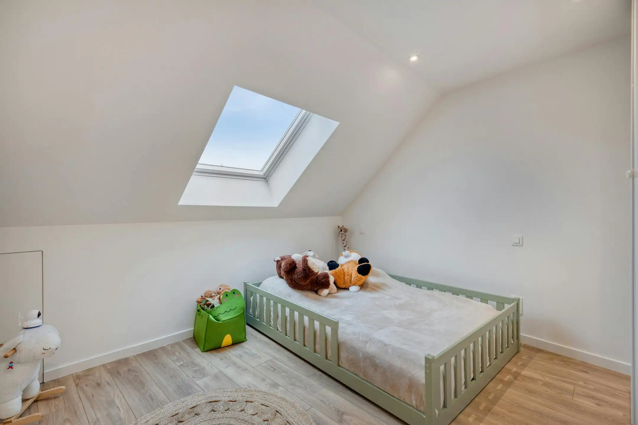 Handelshuis met 4 slaapkamers in het centrum van Oostakker foto 13