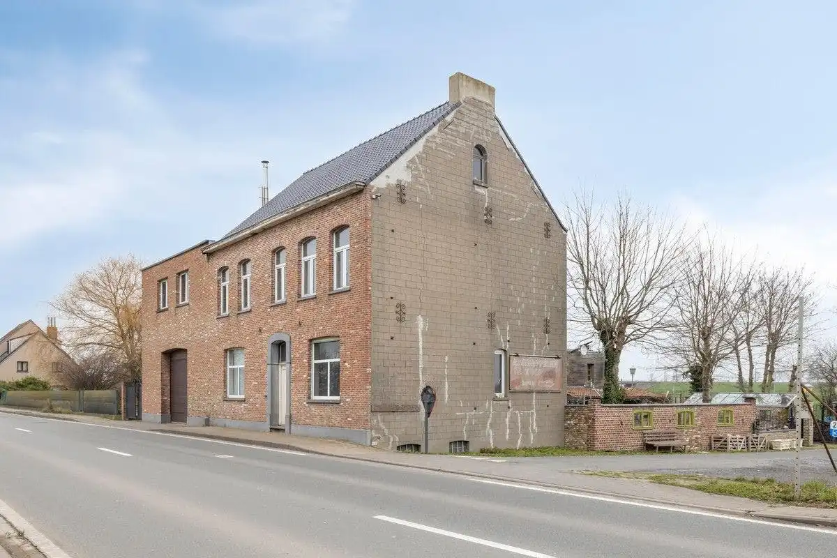 Polyvalente woning te Oudenburg met grote parking foto {{pictureIndex}}