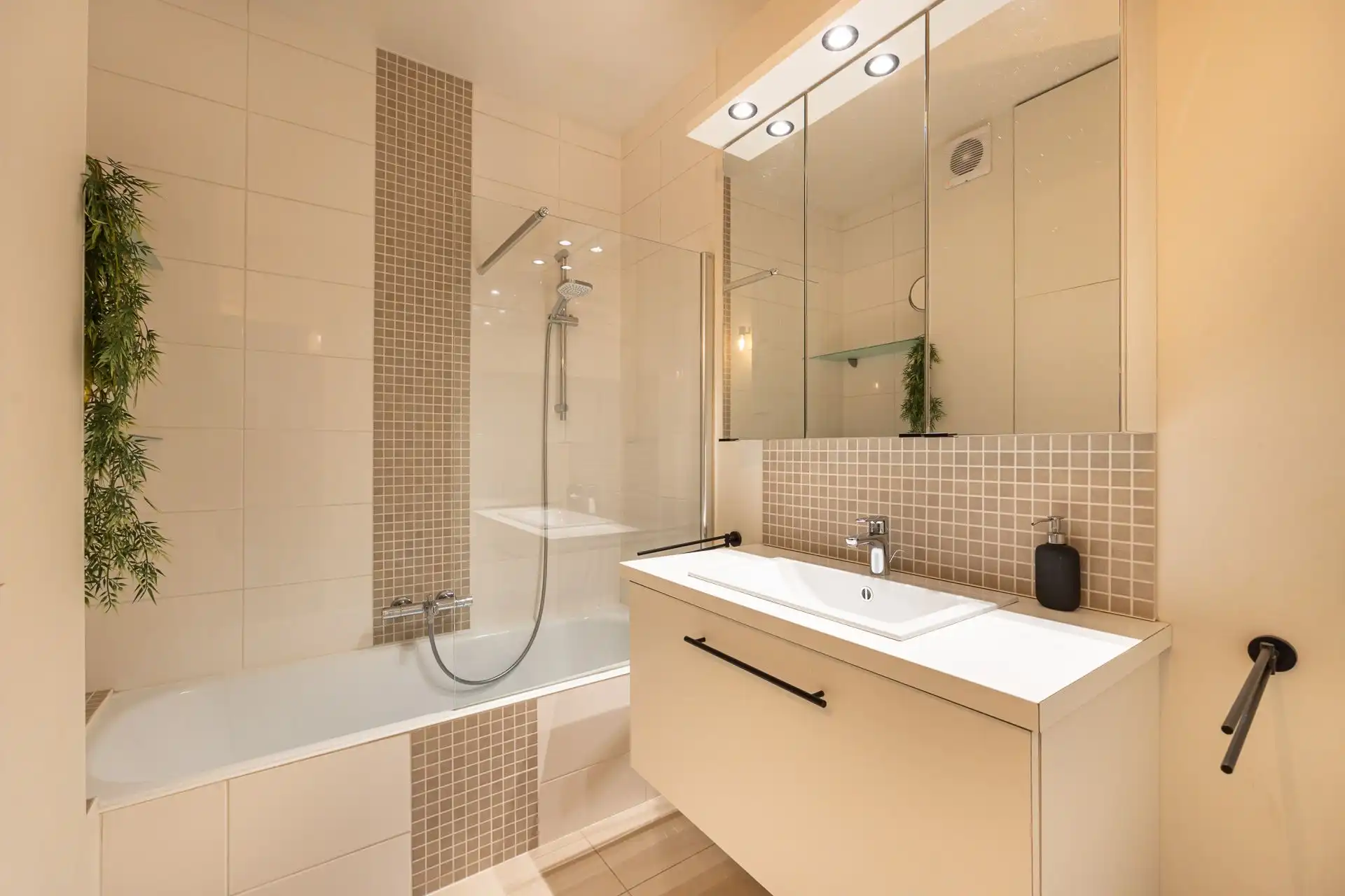 Verzorgd appartement met 2 SLKPS in rustige buurt foto 10