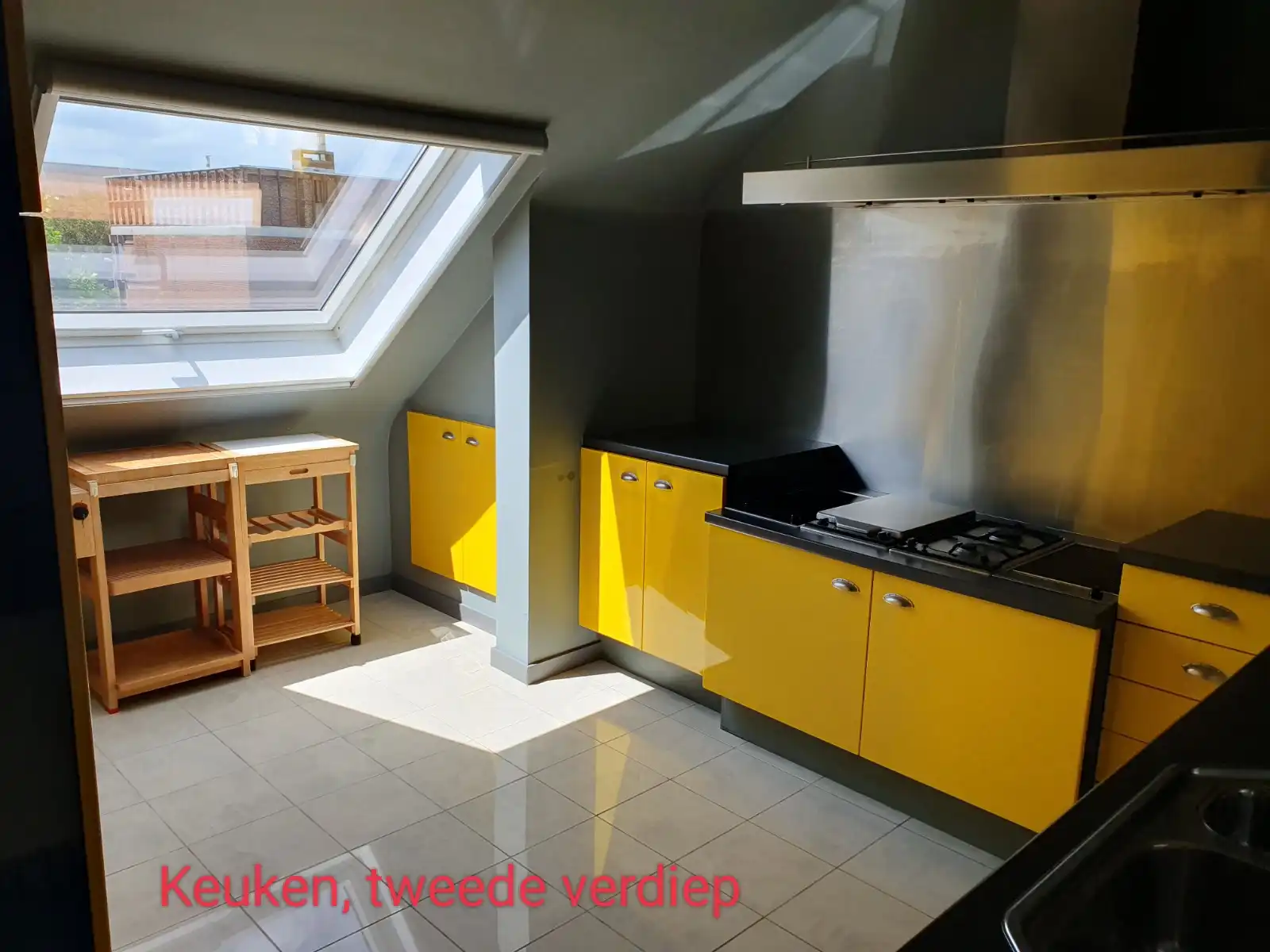Ruim duplex appartement 130m²  met terras, inpandige garage en kelder in Geraardsbergen centrum. foto 3