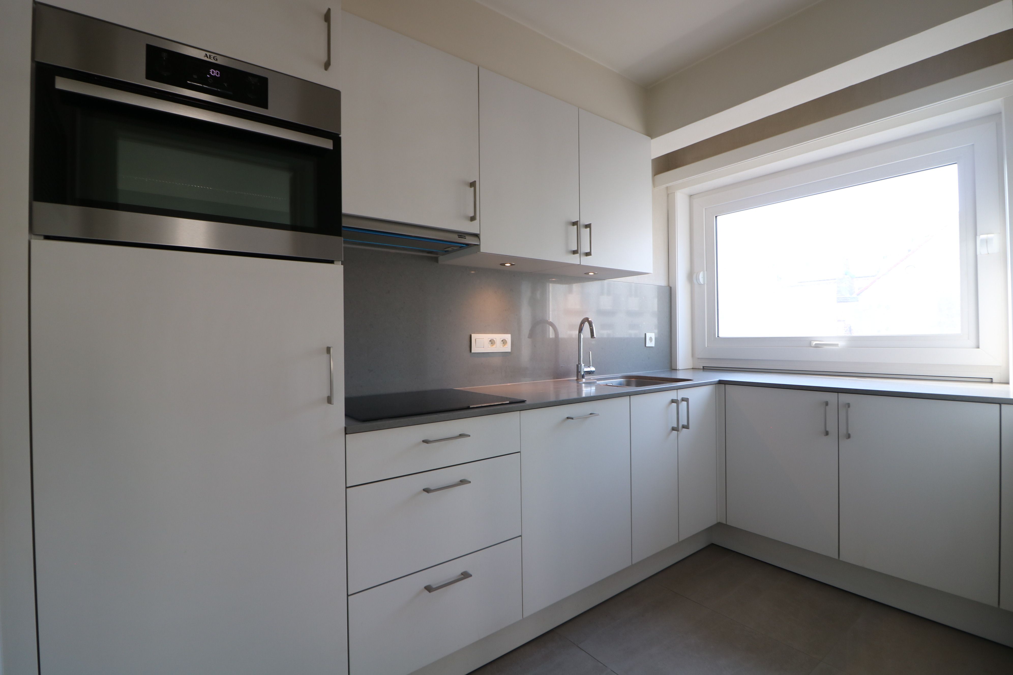 Volledig gerenoveerd 3-slaapkamerappartement, pal in het centrum van Blankenberge en vlakbij Zeedijk. foto 2