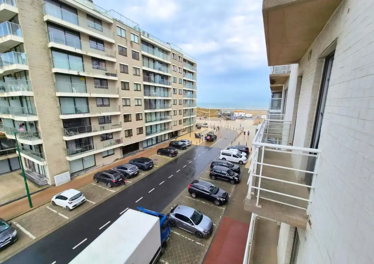 HOEKAPPARTEMENT MET ZIJDELINGS ZEEZICHT TE KOOP TE DE PANNE foto 17