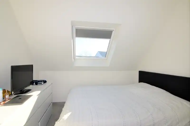 Recent (2021) duplex appartement voorzien van twee slaapkamers, ruim terras en staanplaats centrum Zemst. foto 9