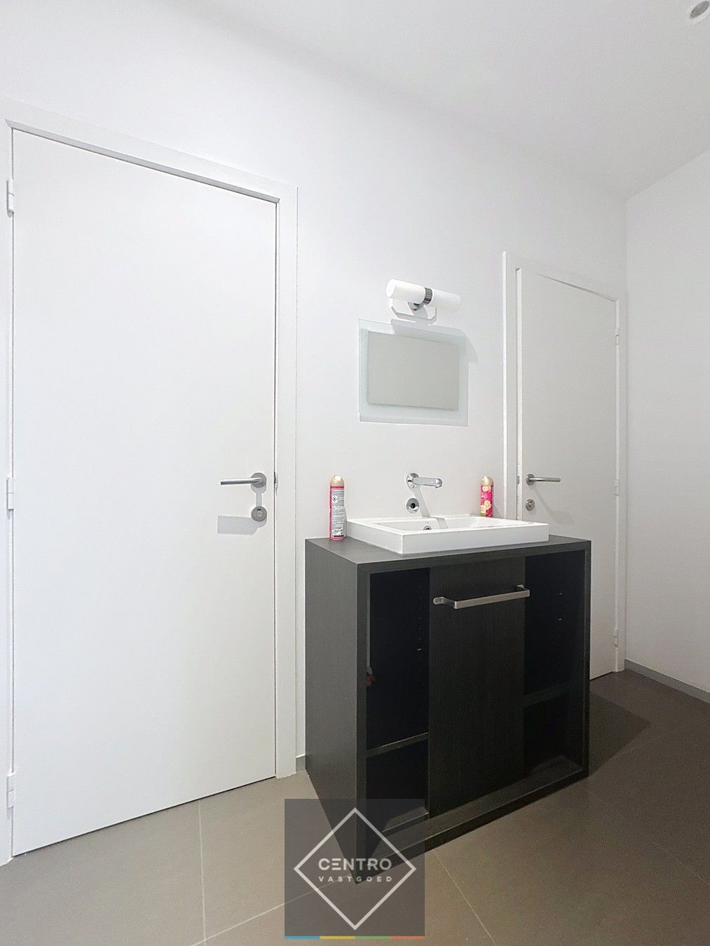 Instapklare KANTOORRUIMTE met kelderverdieping en gratis openbare parkeergelegenheid (15-tal wagens) voor de deur! foto 10