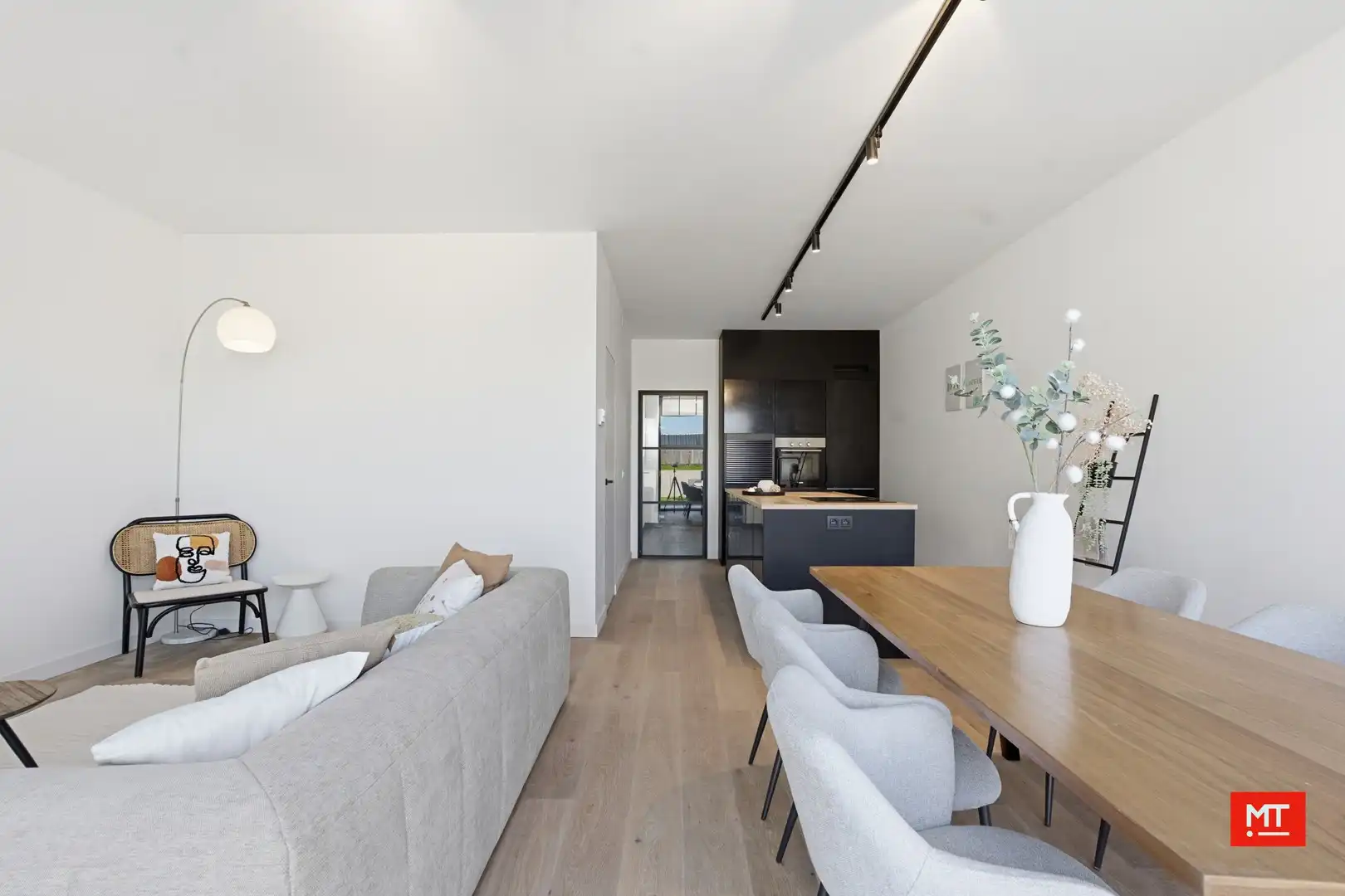 Verrassend ruime nieuwbouwwoningen in het centrum van Beselare foto {{pictureIndex}}
