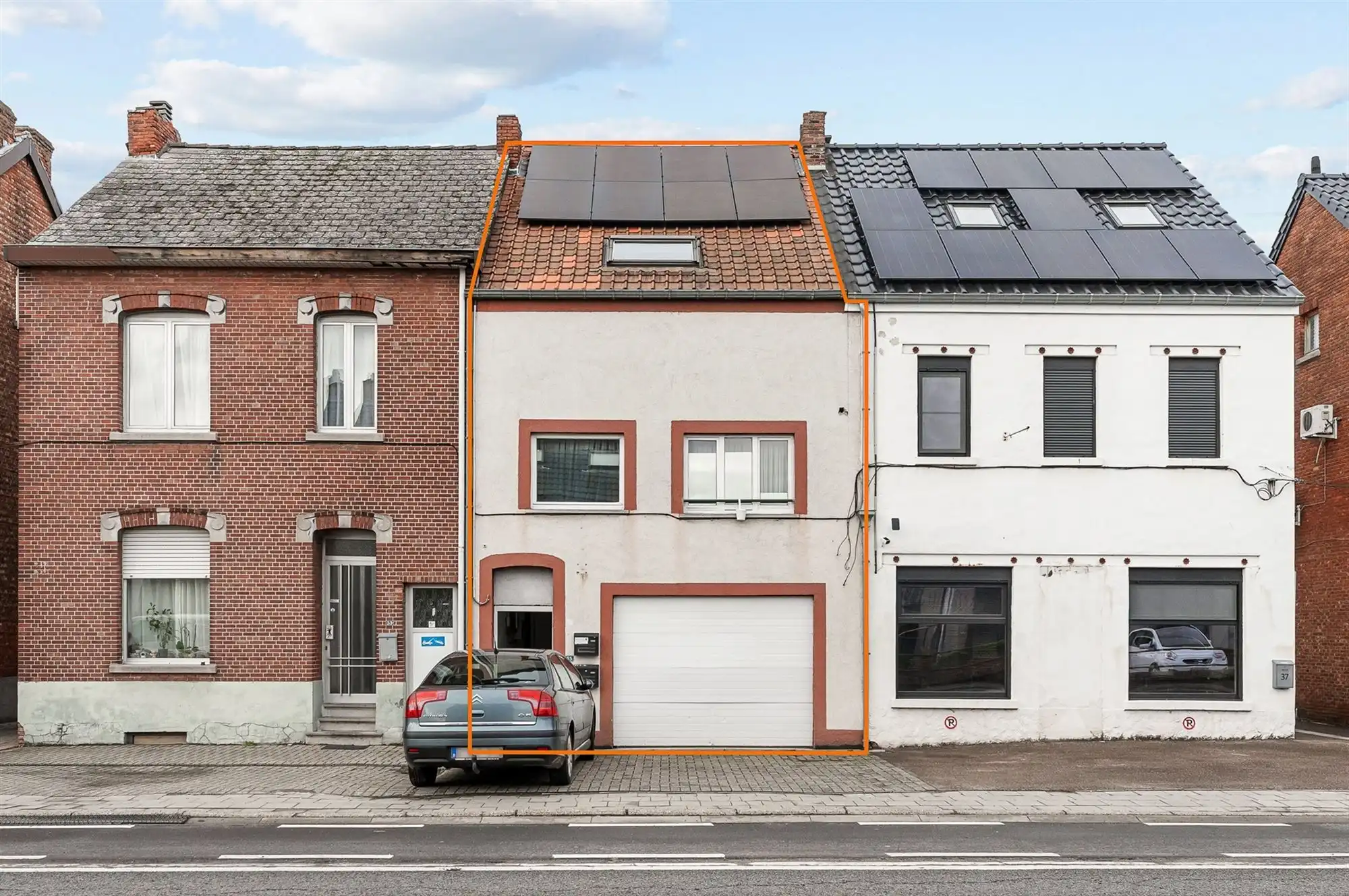 Hoofdfoto van de publicatie: TE RENOVEREN WONING MET BOVENLIGGEND APPARTEMENT GELEGEN TE HEPPEN