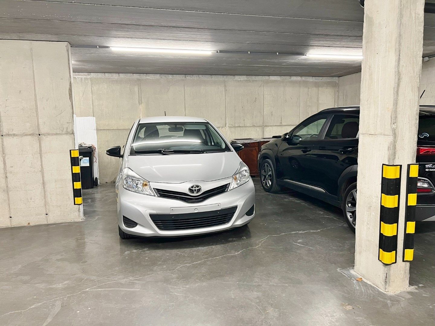 Modern appartement met parkeerplaats en groot zonnig terras met open zicht. foto 12