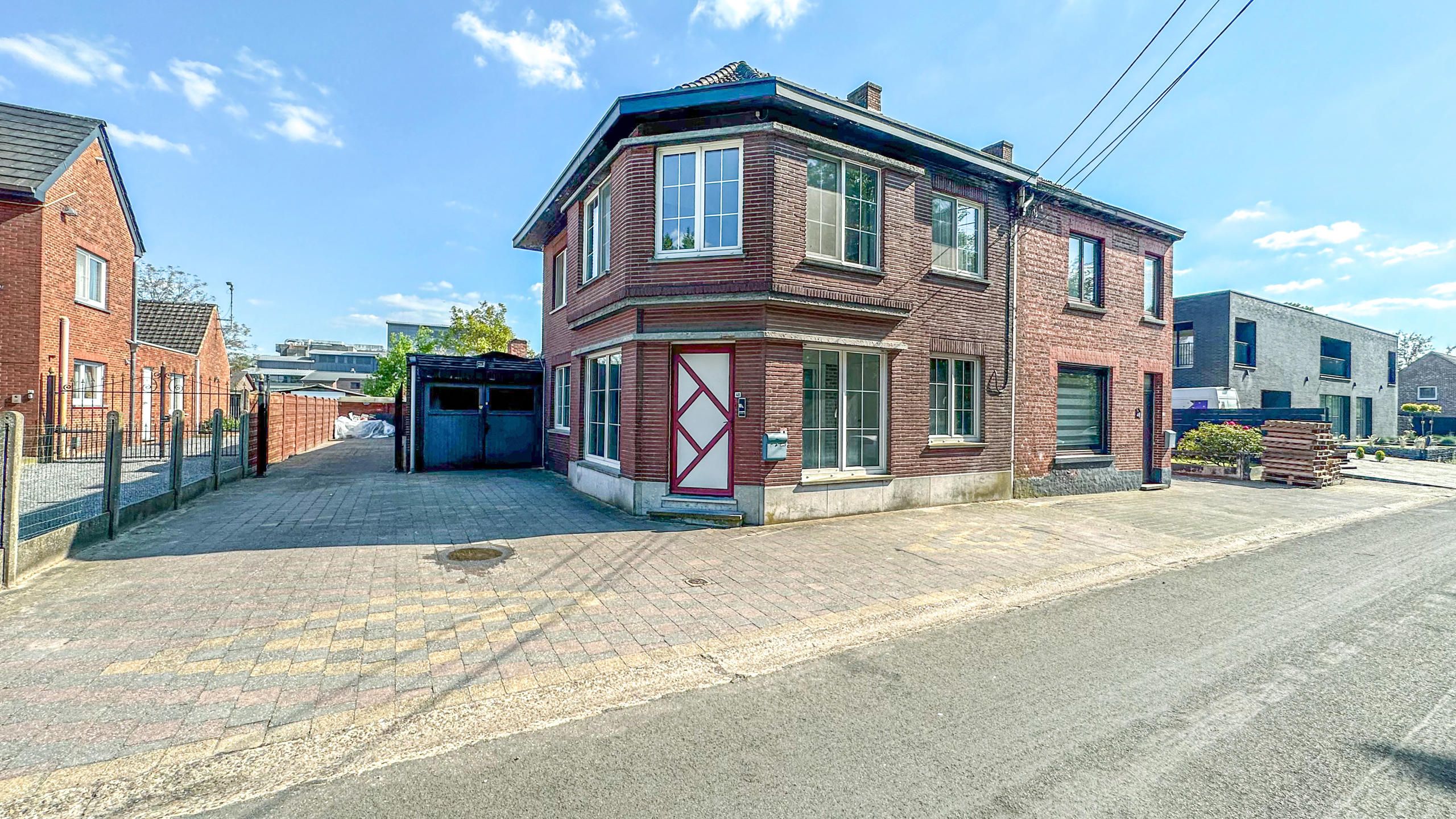 Zeer ruime woning met 5 slaapkamers vlakbij het ziekenhuis foto 1