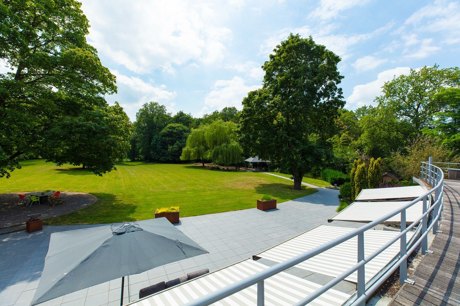 Eigentijdse villa met binnenzwembad en wellness, prachtig gesitueerd op een perceel van bijna 7ha te Warsage foto 8