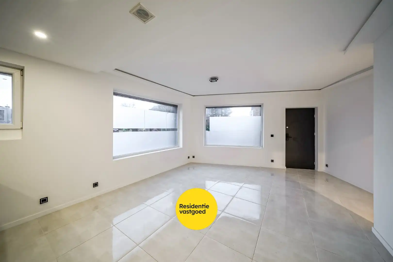 Recent gerenoveerde hoekwoning met garage, koer én dakterras in Stene foto 4