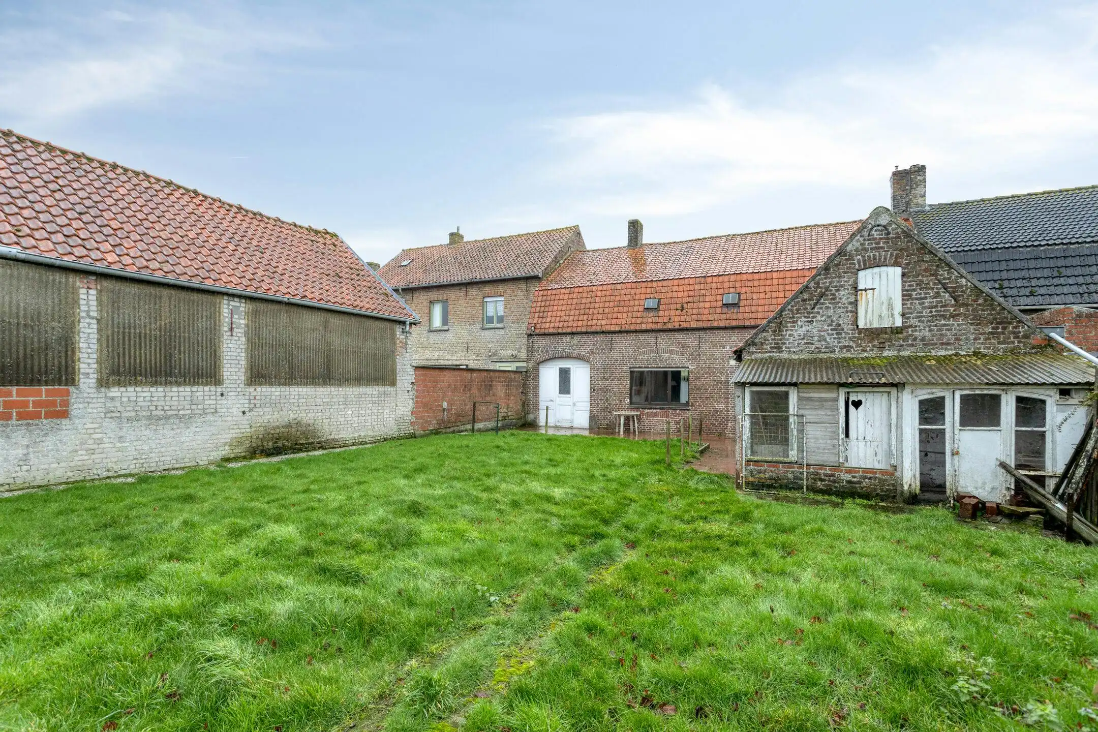 Ruime woning met tuin en garage op 380m² te Leisele. foto 29