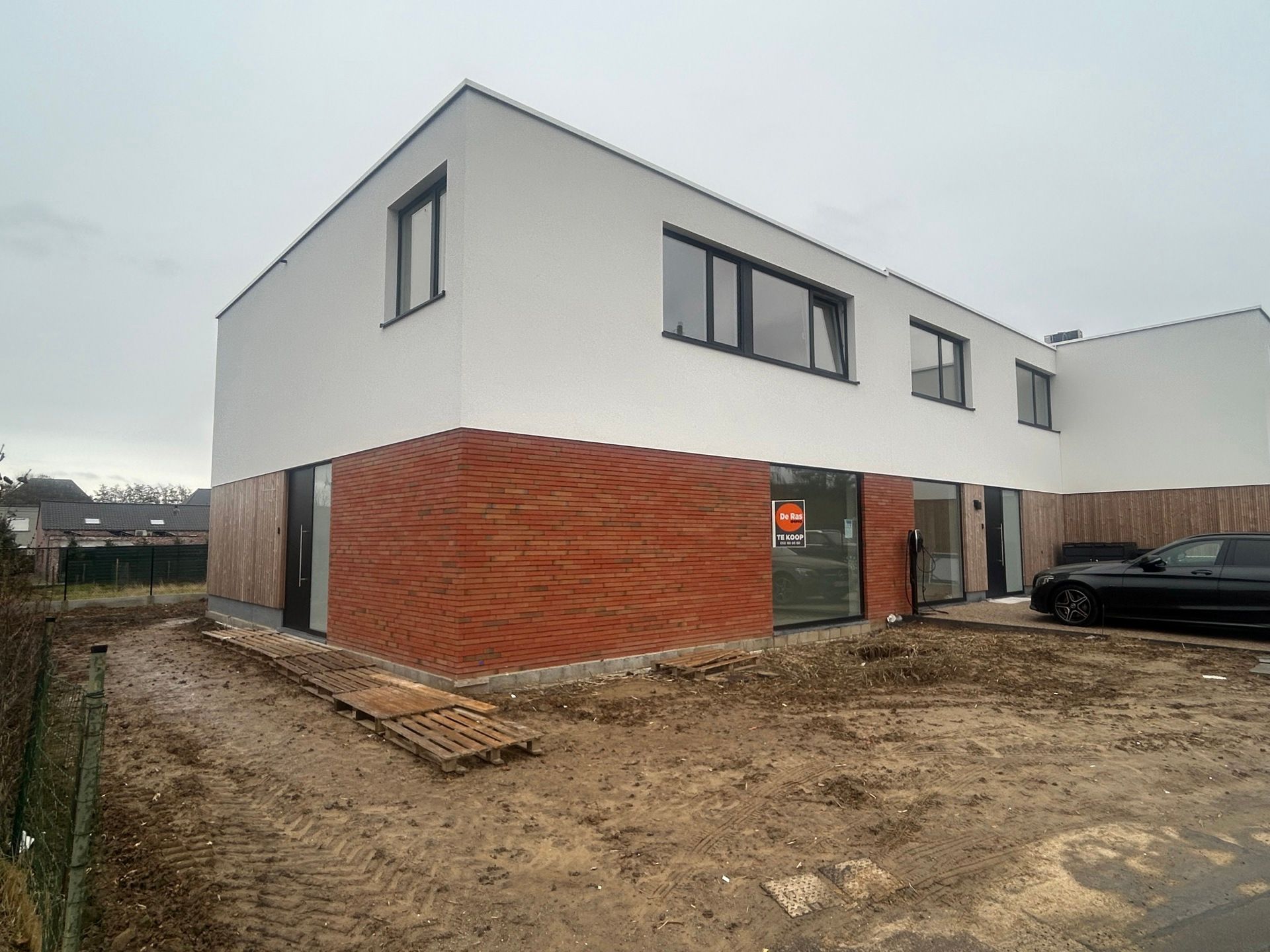 DENDERHOUTEM - Moderne nieuwbouwwoning met alle comfort! foto {{pictureIndex}}