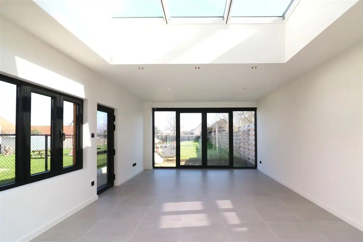 Prachtig, volledig vernieuwde woning met 3 slpk. foto 7