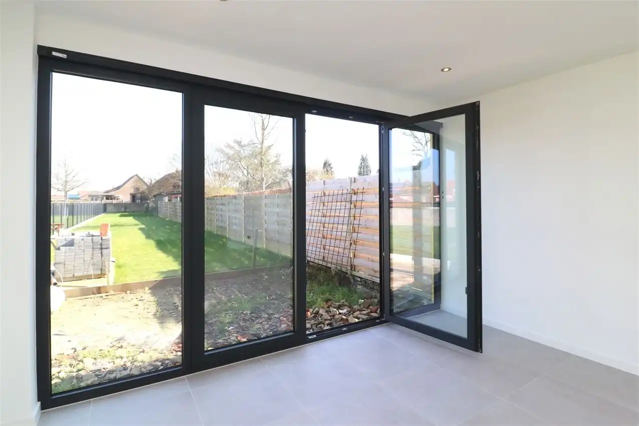Prachtig, volledig vernieuwde woning met 3 slpk. foto 7