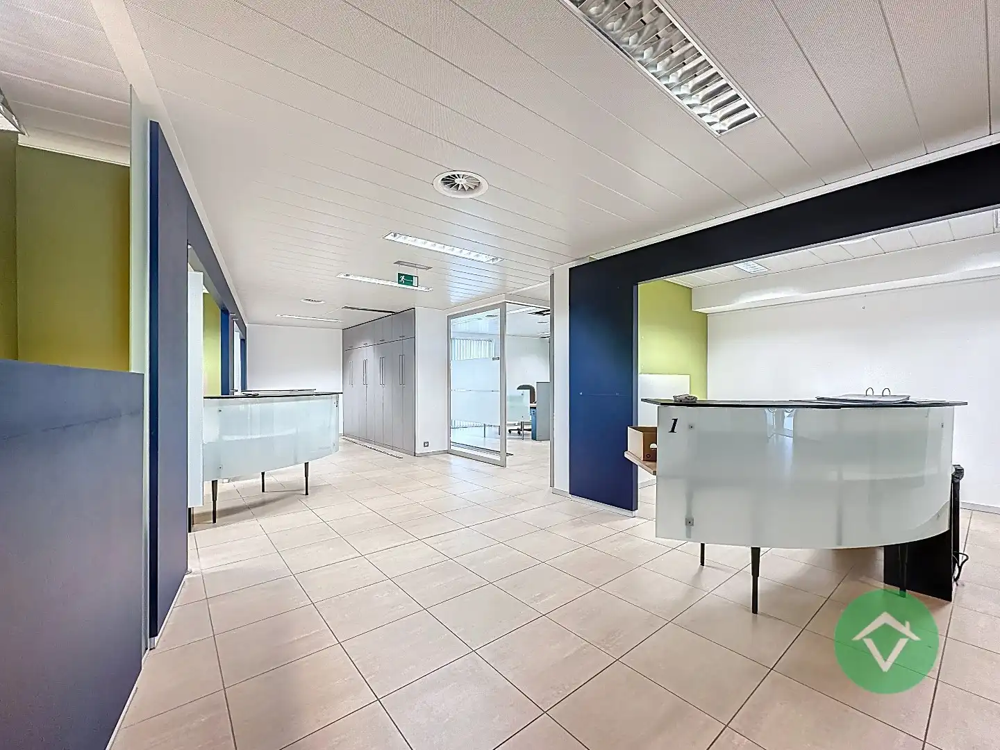 Commerciële toplocatie in Vleteren met burelen, vergaderruimtes en parking foto 10