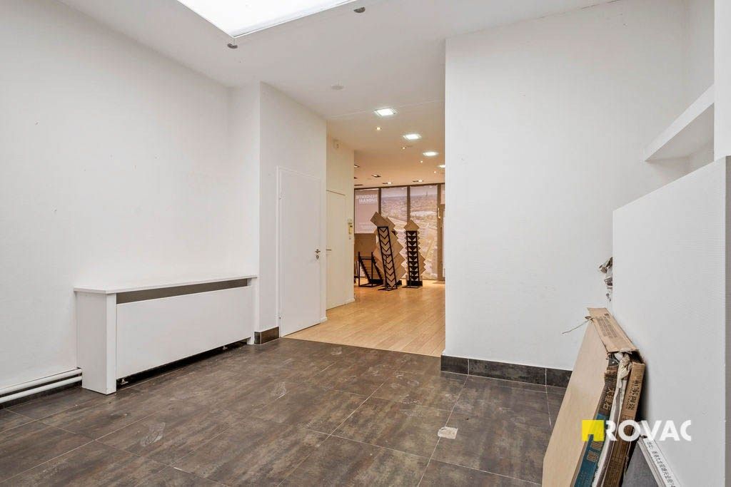 Te renoveren handelspand met woonst in hartje Izegem foto 9