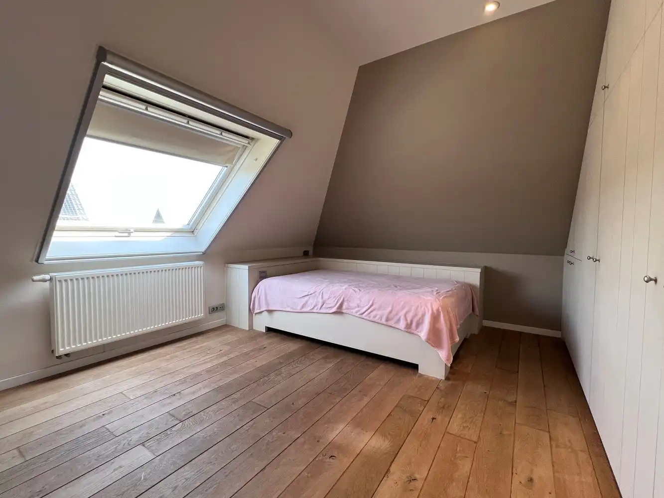 Instapklare woning met 5 slaapkamers en praktijk/kantoorruimte foto 19