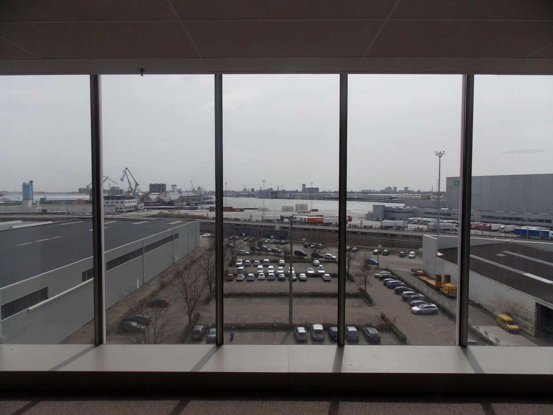 Antwerpen: Kantoren te huur in Ahlers Building foto 10