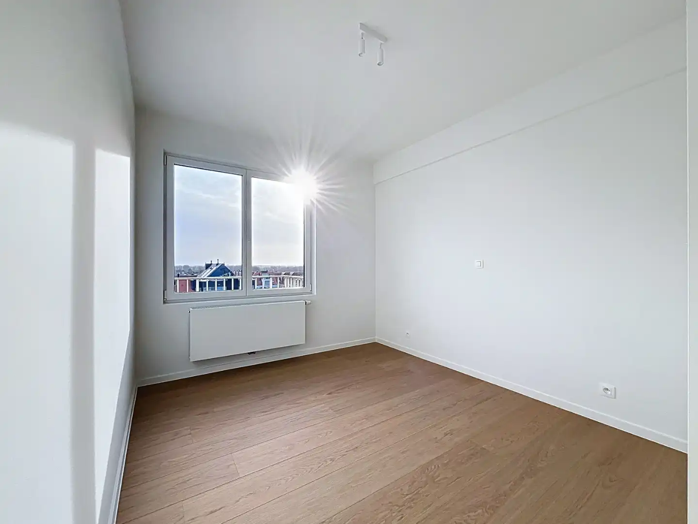 Twee slaapkamer appartement (gerenoveerd 2025) met frontaal zeezicht foto 11