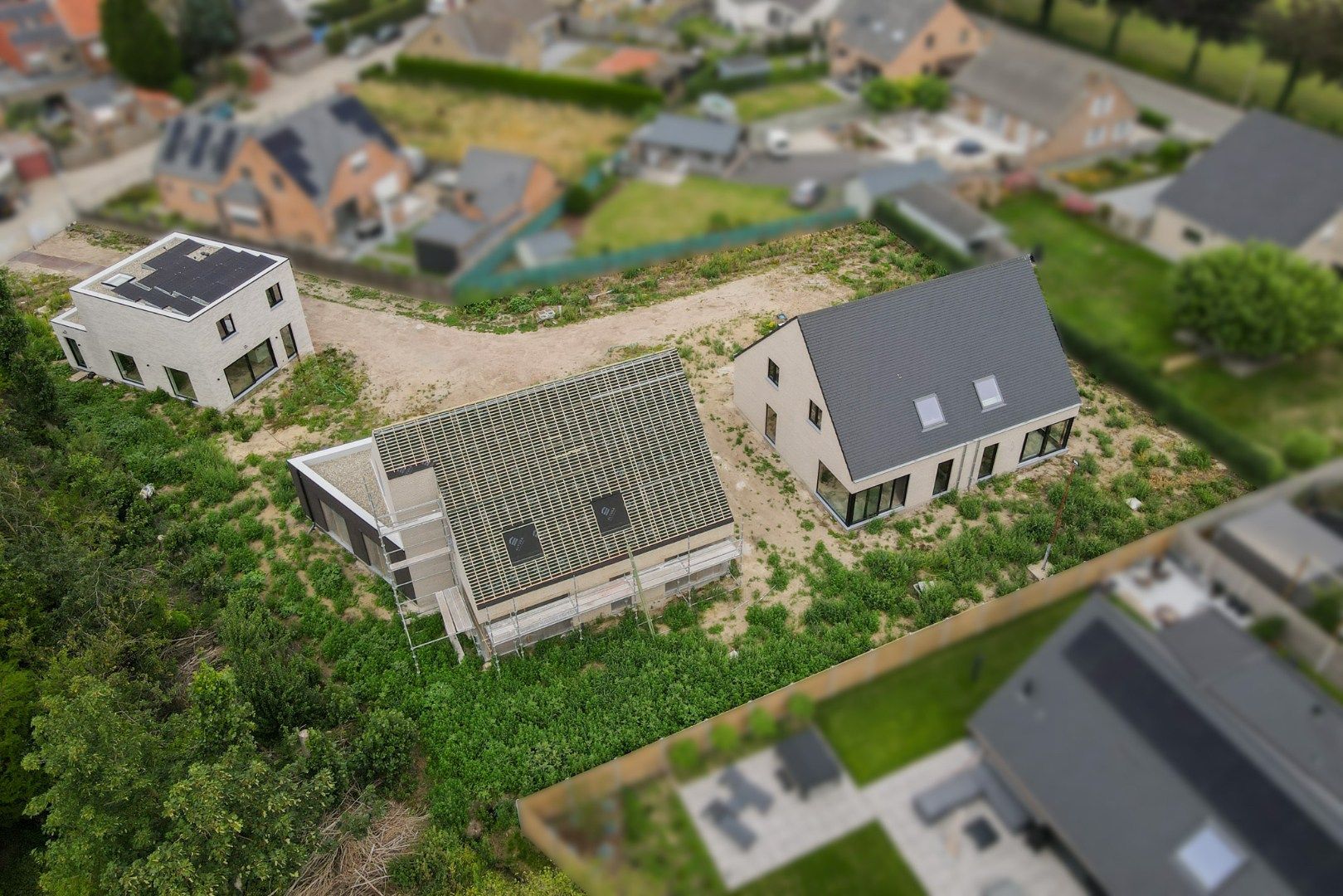 Moderne halfopen nieuwbouw woning op 356 m² met hoogwaardige afwerking foto 3