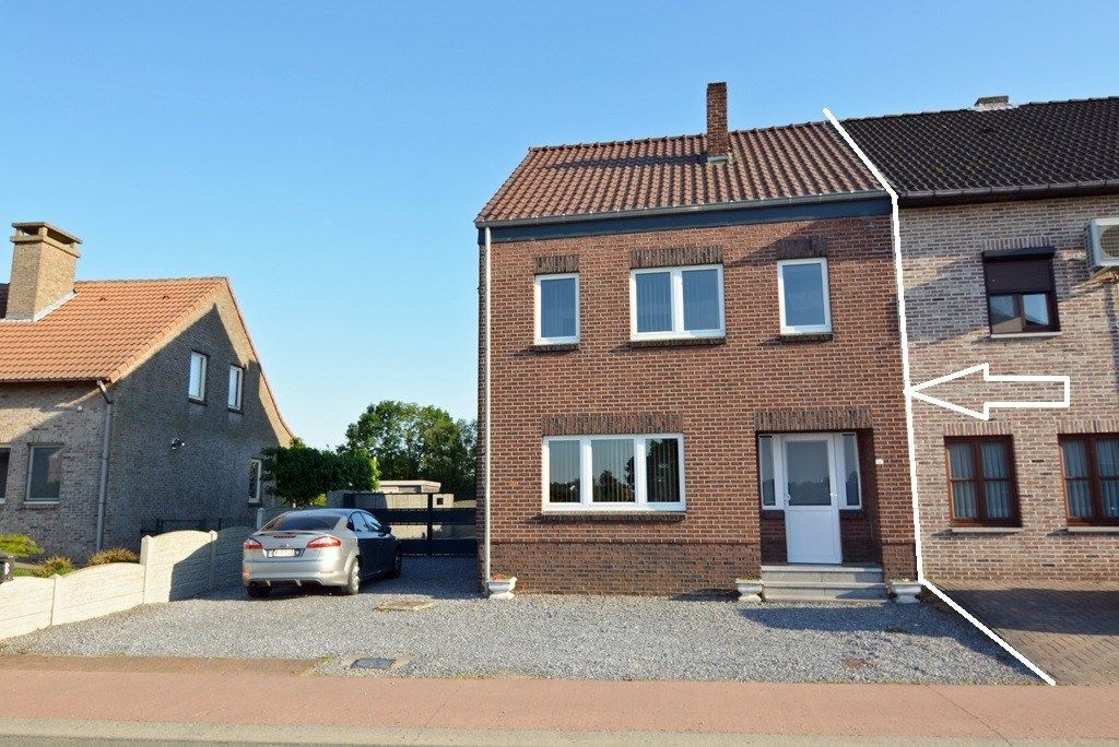 Halfvrijstaande woning met 2 slpks op 6 a 60 ca. foto {{pictureIndex}}