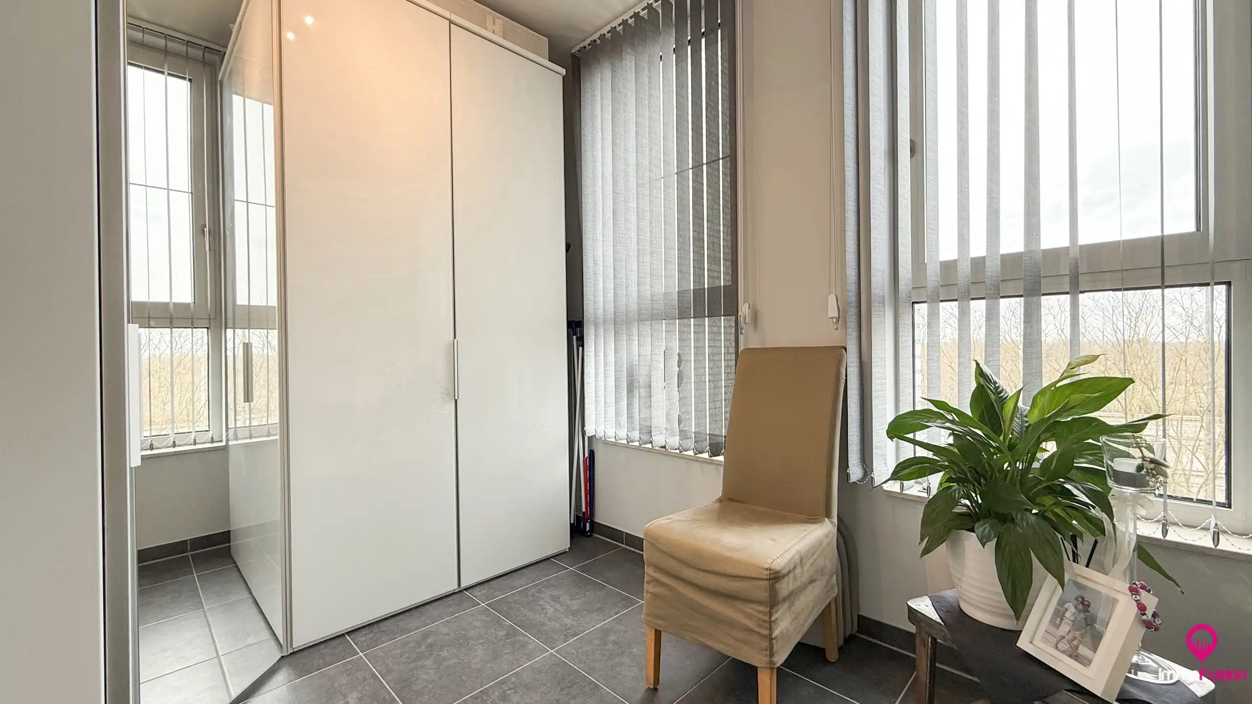 Modern appartement , bemeubeld met vrij uitzicht en parkeerplaats! foto 24