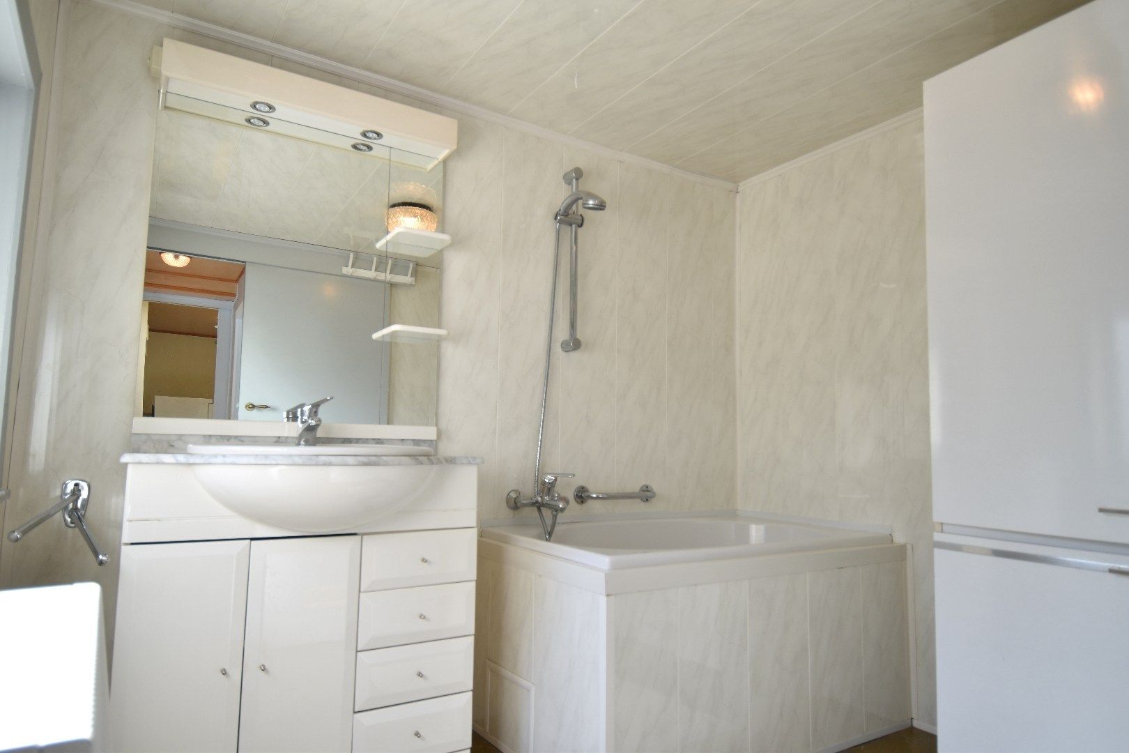 Charmante gezinswoning met 4 slaapkamers, tuin én garage te Bissegem foto 7