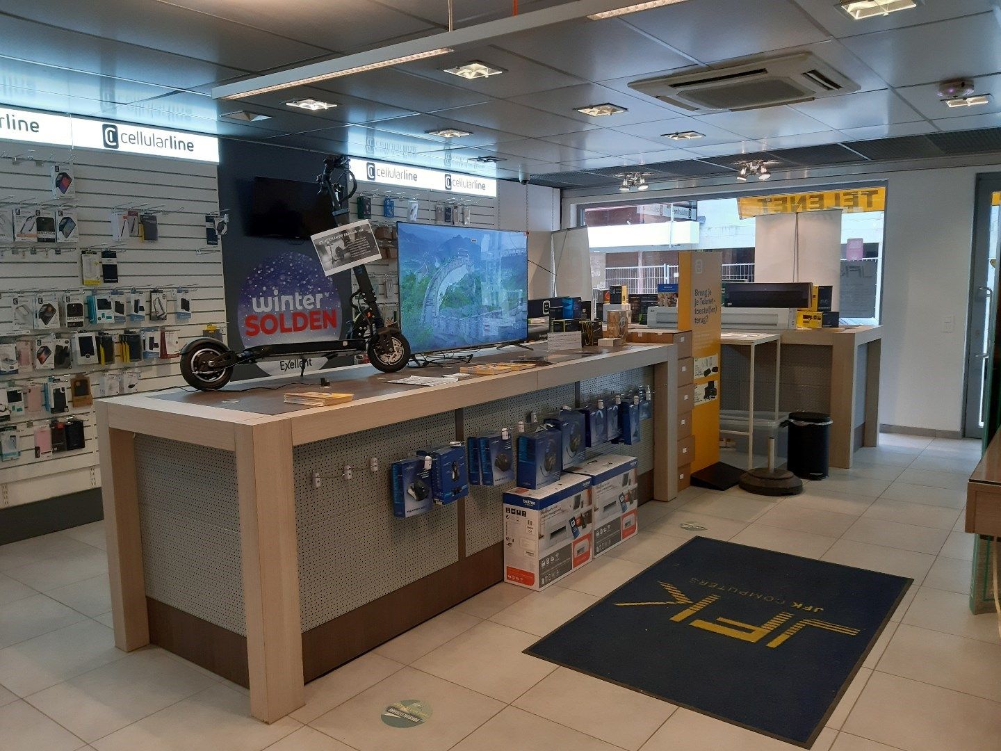 Winkel met opslagruimte in centrum Veurne foto 4